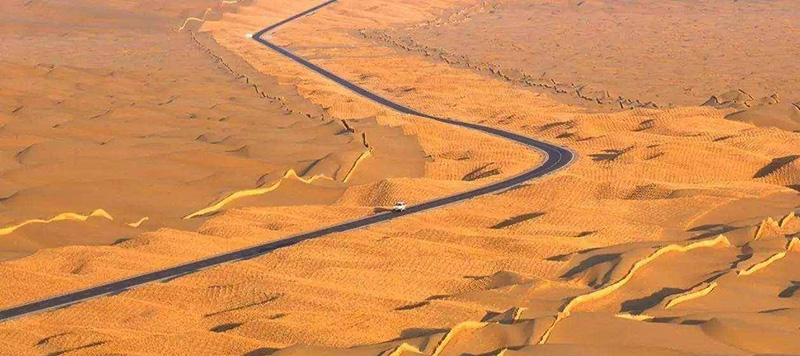新疆タクラマカン砂漠