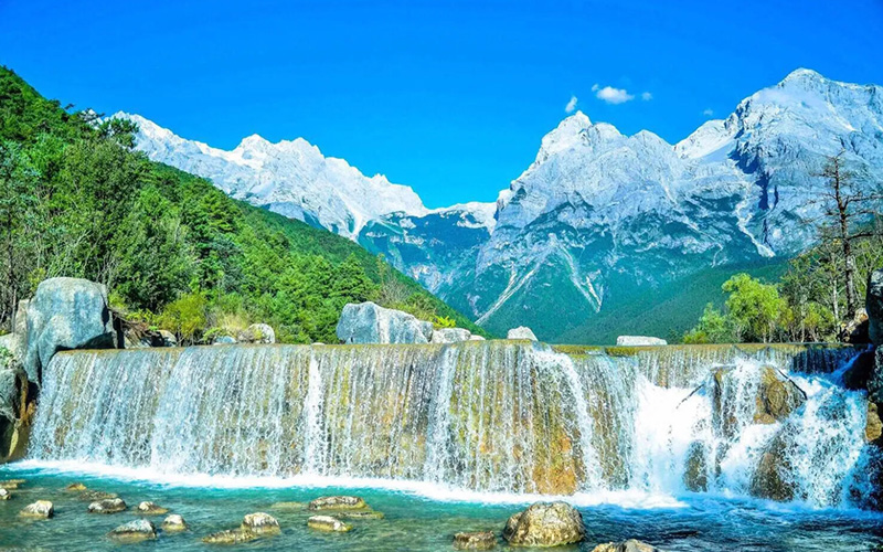 【雲南の世界遺産満喫】 昆明石林・元陽棚田・麗江古城・虎飛峡５日間観光ツアー