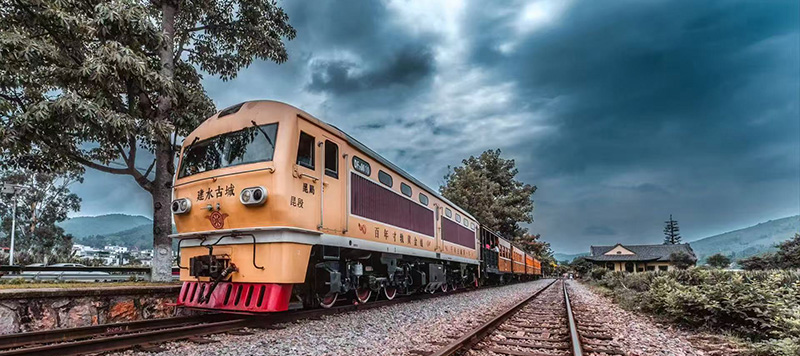 雲南　建水古城　ミニ列車「建水古城小火車」